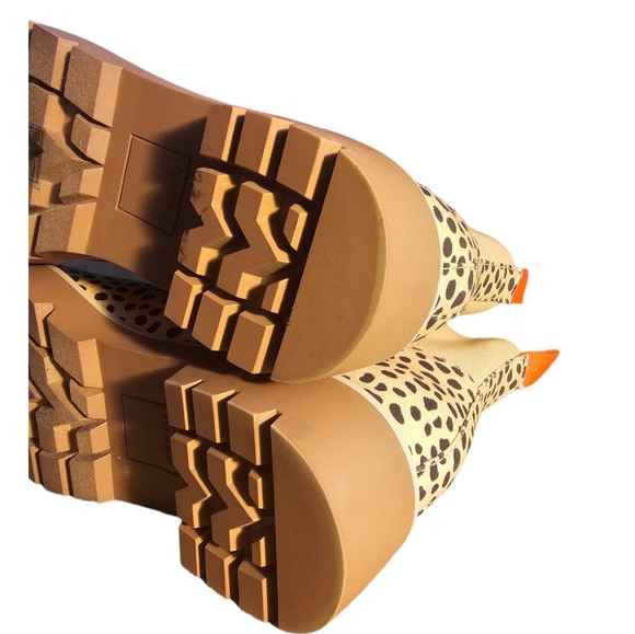 EUC | Dolce Vita Pepper Leopard Cheetah Animal Print Chelsea Bootie | Size: 10M - Picture 7 of 14